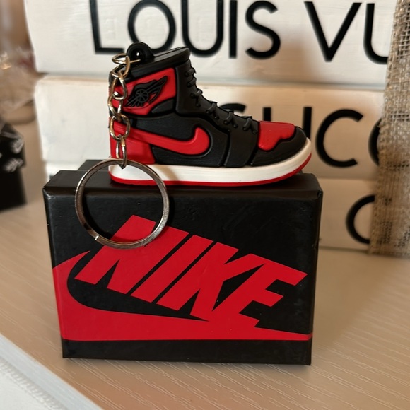 RUBBER KEYCHAIN , COMES WITH BOX - Picture 2 of 4